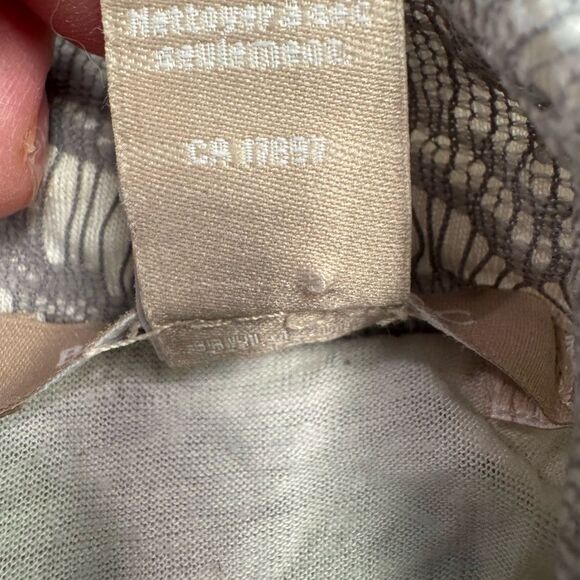 Gray Lace Sleeveless Top - Picture 4 of 6